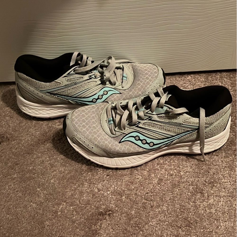 Women’s size 8 1/2 Sacouny tennis shoes